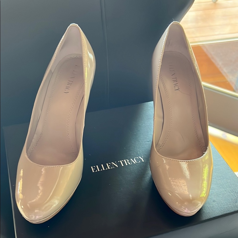 Ellen Tracy Cream Heels Elegant Design